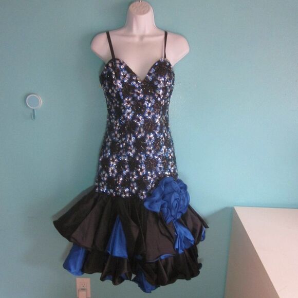 Alyce Designs Vintage Gown 8 - Picture 1 of 13